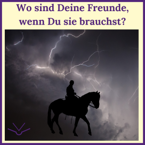 Reiter vor einem bedrohlichen Hintergrund mit dunklen Wolken und Blitzen